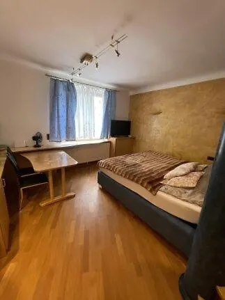 Center Karlsplatz Oper U1 U2 U4 *